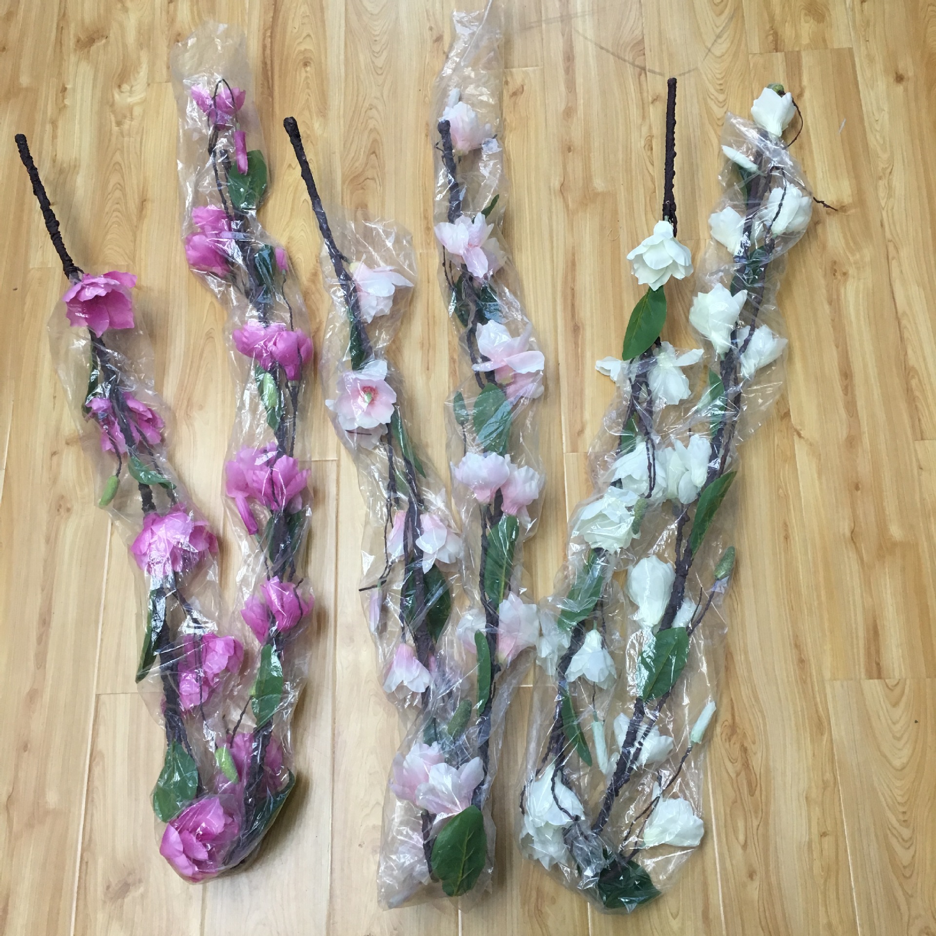 Artificial magnolia vine, artificial magnolia wedding and home decoration artificial flower factory direct sales, foamed branch shaped tree vine pic 8