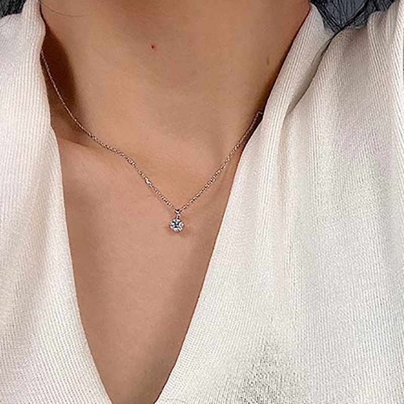 Single sparkling diamond necklace 2024 new high-end niche design, light luxury style, titanium steel non-fading collarbone chain wholesale pic 2