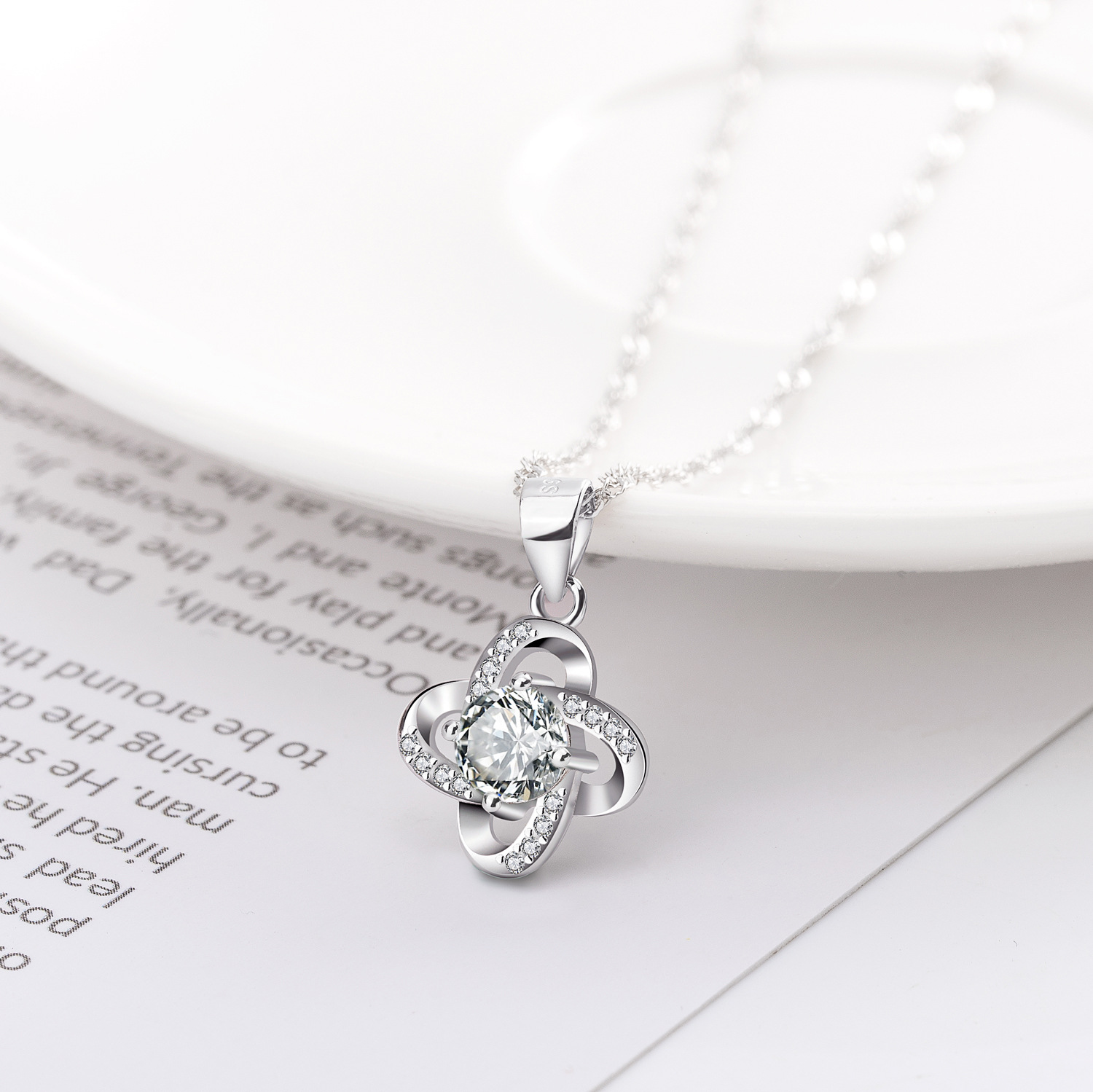 A high-quality imitation D-color moissanite four-leaf clover female pendant with eight hearts and eight arrows from a live-streaming product by a popular influencer on Kuaishou and Douyin pic 68