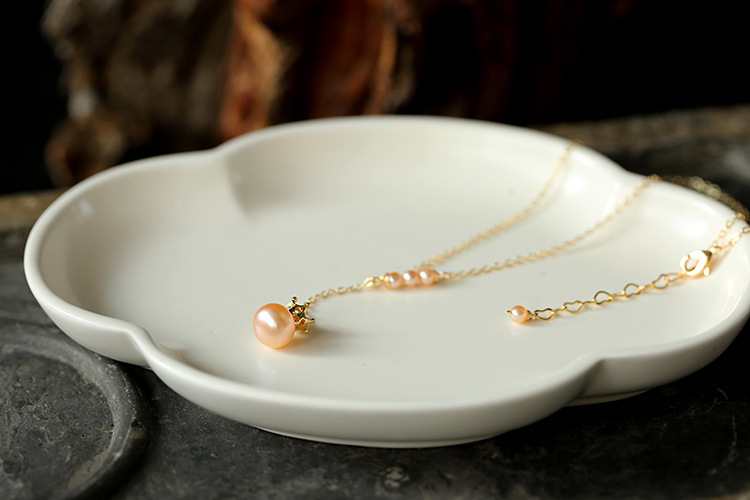 A creative natural freshwater pearl crown queen necklace, a simple and niche 14K gold-plated pendant for women in Korean style pic 7