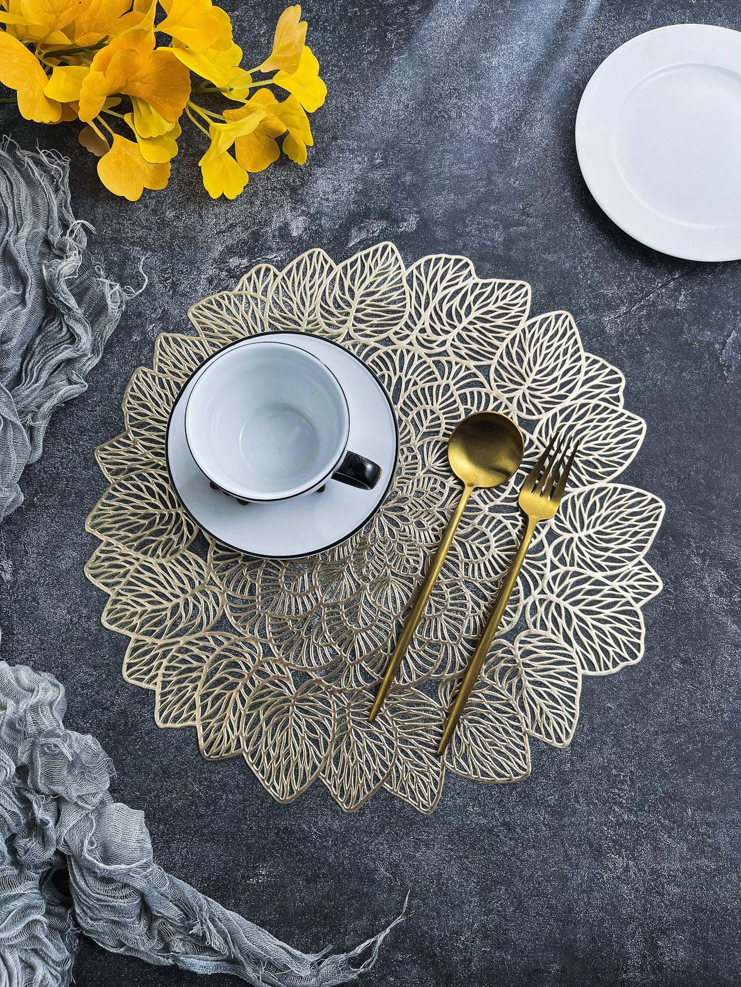 Watermelon leaf round placemats, household heat-resistant and heat-insulating MATS, hollowed-out pvc Western placemats, gold-embossed high-end table MATS, cross-border pic 7