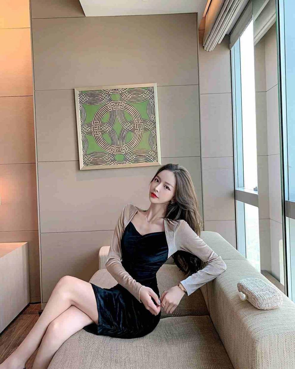 丝绒拼接连衣裙秋冬装新款显瘦名媛气质性感V领褶皱包臀连衣裙潮详情9