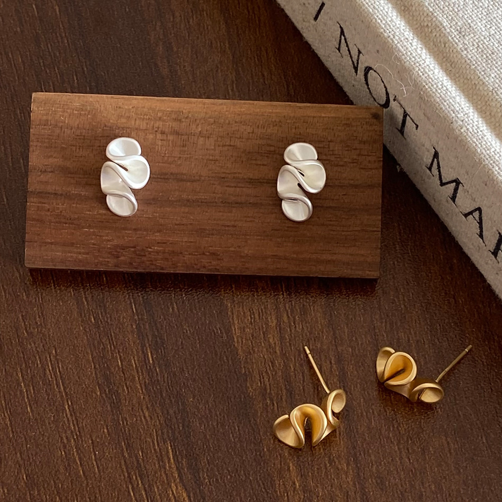 New niche design matte small irregular pleated cream flower stud earrings, light luxury and fashionable style, versatile pic 7