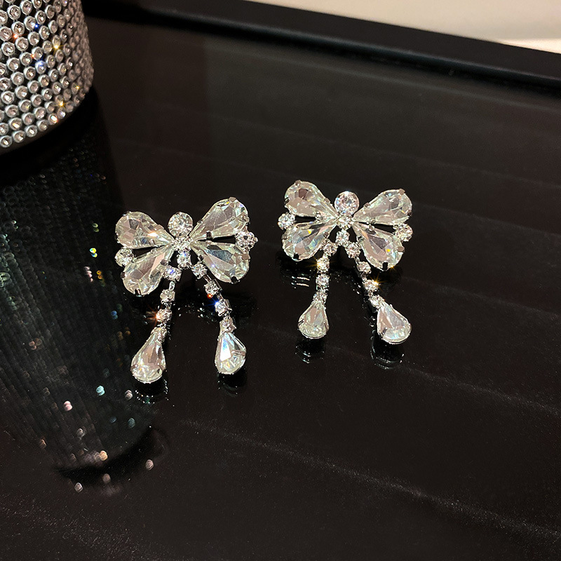 Silver needle diamond-encrusted heart-shaped flower earrings, European and American fashion style, square stud earrings, niche commuting new earrings wholesale pic 8