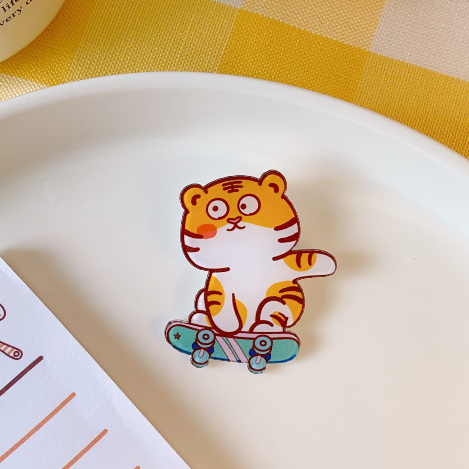 ins风潮可爱甜美小老虎亚克力胸针包包服装装饰配饰卡通创意徽章详情24