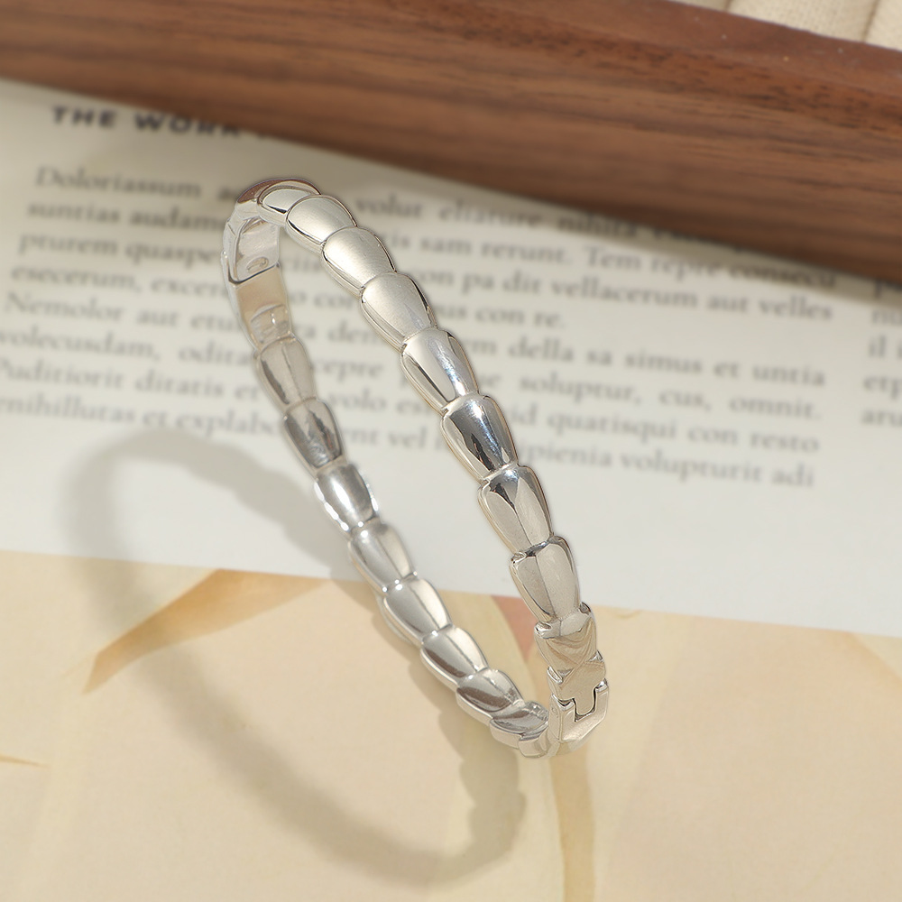 New trendy snake joint bracelet for women, simple and elegant plain ring, personalized titanium steel bracelet factory wholesale pic 8