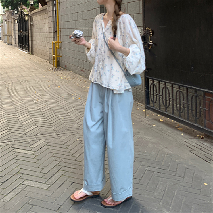A fresh and light floral long-sleeved shirt for women, a Korean-style loose and slimming shirt with a round neck and a sweet and girlish look pic 4