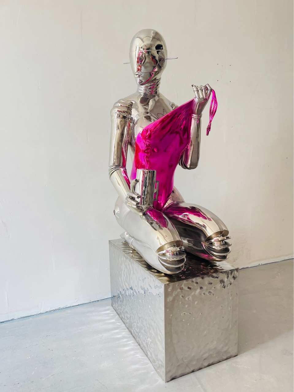 Resin sculptures, decorative items, handicrafts, KTV soft furnishings, figurines, models, club and supermarket decoration pic 4