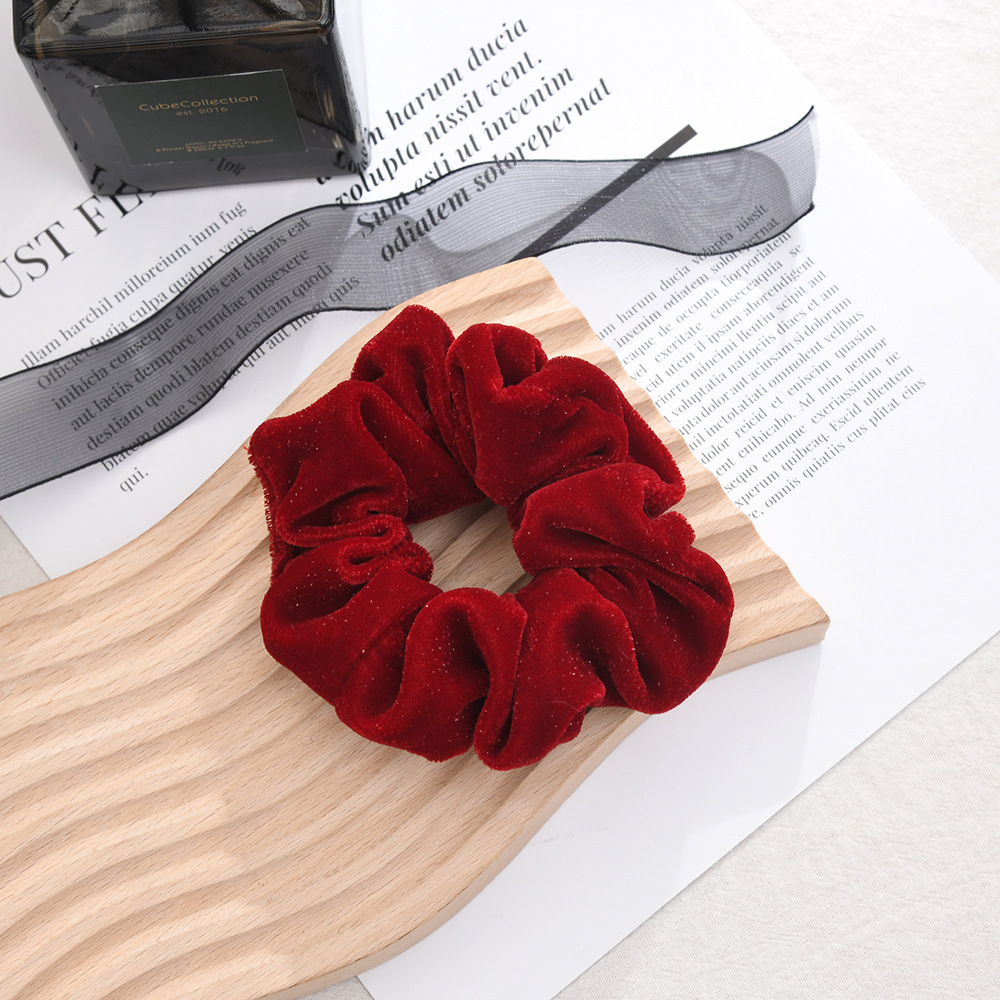 Wholesale of Korean-style light luxury glitter plush large colon hair bands, creative pearl coil hair leather bands, retro glitter hair strings and hair accessories pic 2