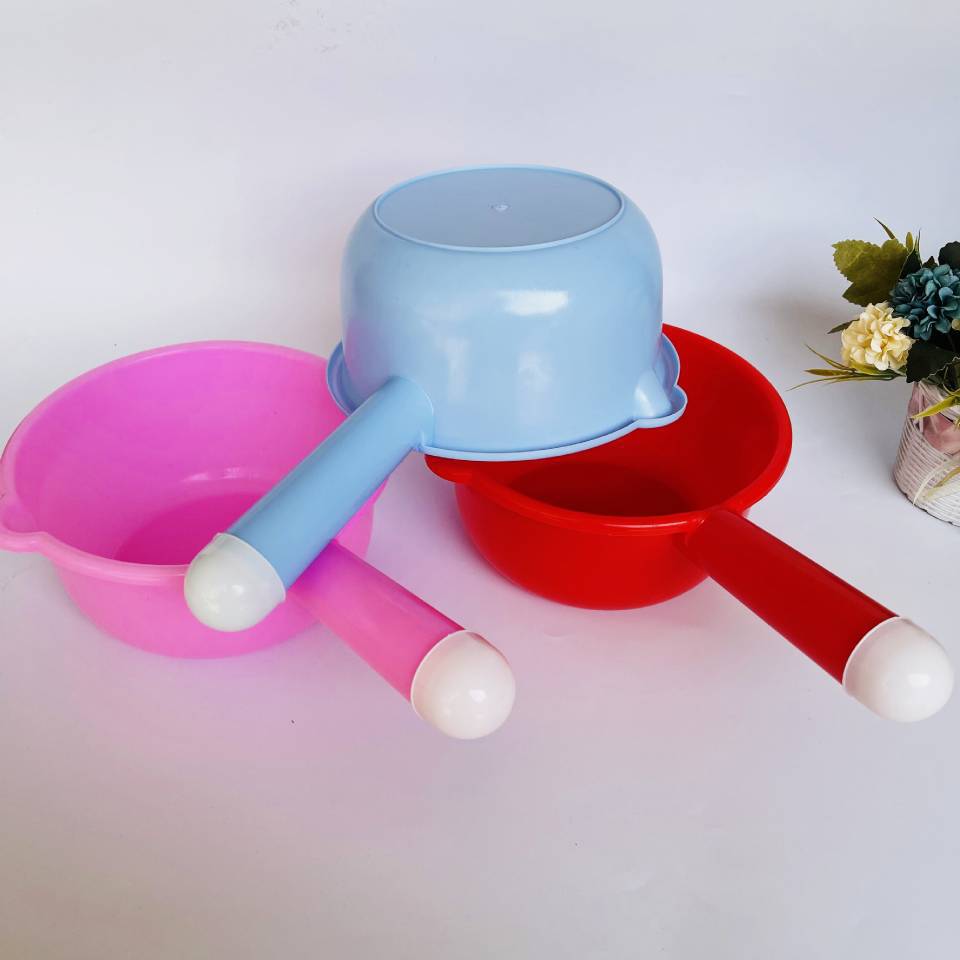 Large red water ladle thickened ladle with handle drifting water ladle long handle 水舀子 with mouth ladle water bowl two yuan wholesale pic 16