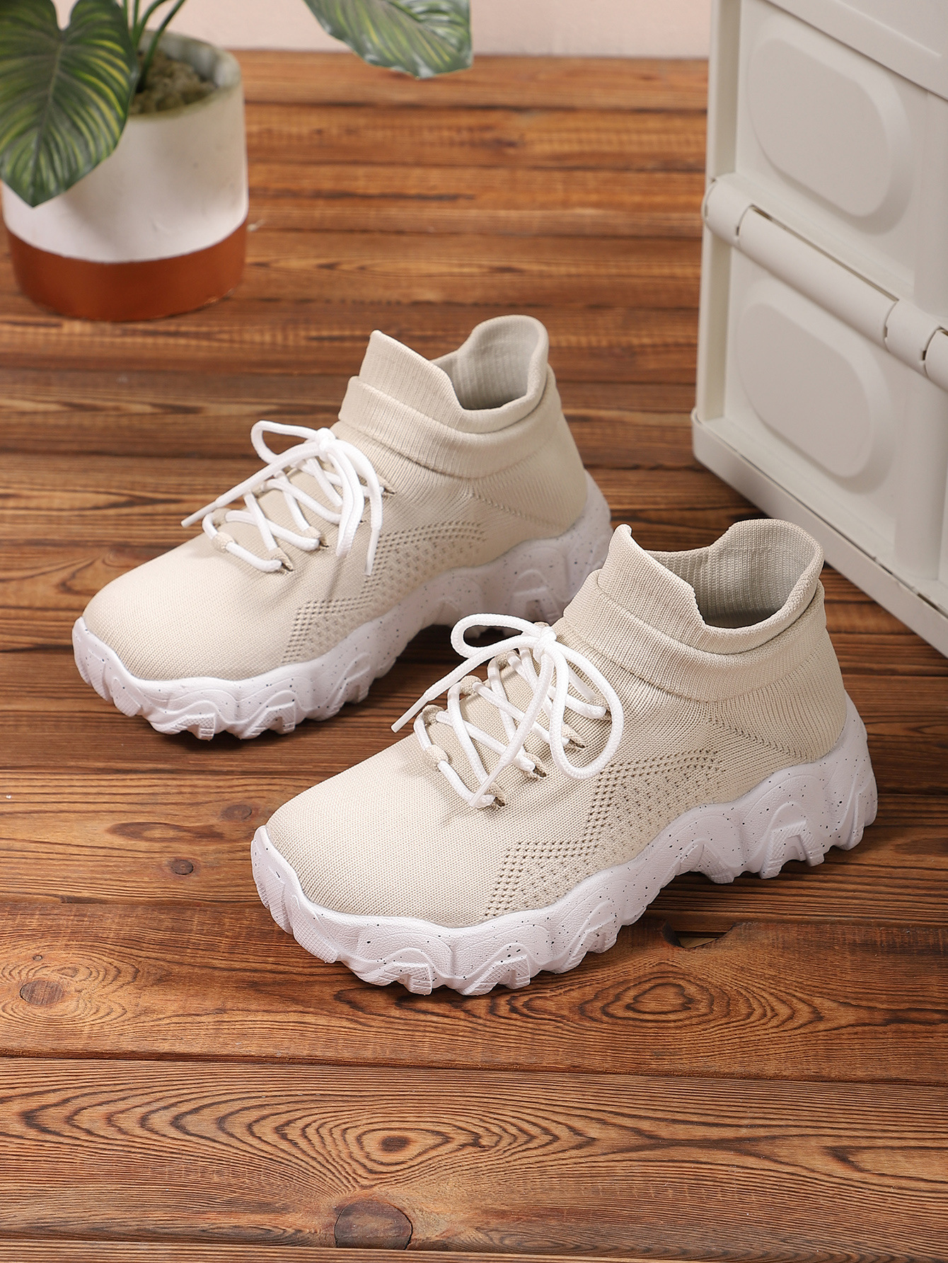 新款女士袜子鞋舒适平底运动鞋跨境大码户外跑步鞋详情3