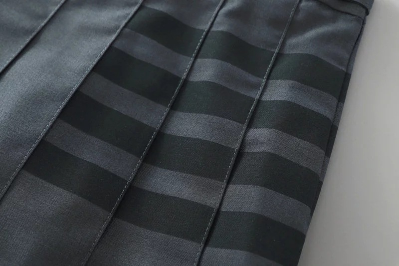 The new TB college style four-bar high-waisted pleated skirt in the summer of 2019 in Europe and America is A bestseller. The A-line skirt is short in the front and long in the back to prevent exposure pic 28