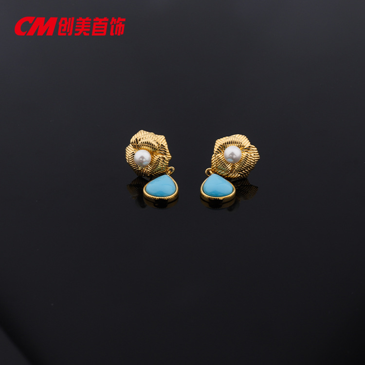Chuangmei Jewelry offers French retro heart-shaped stud earrings set with colorful artificial gemstones, a niche and high-end accessory wholesale pic 5