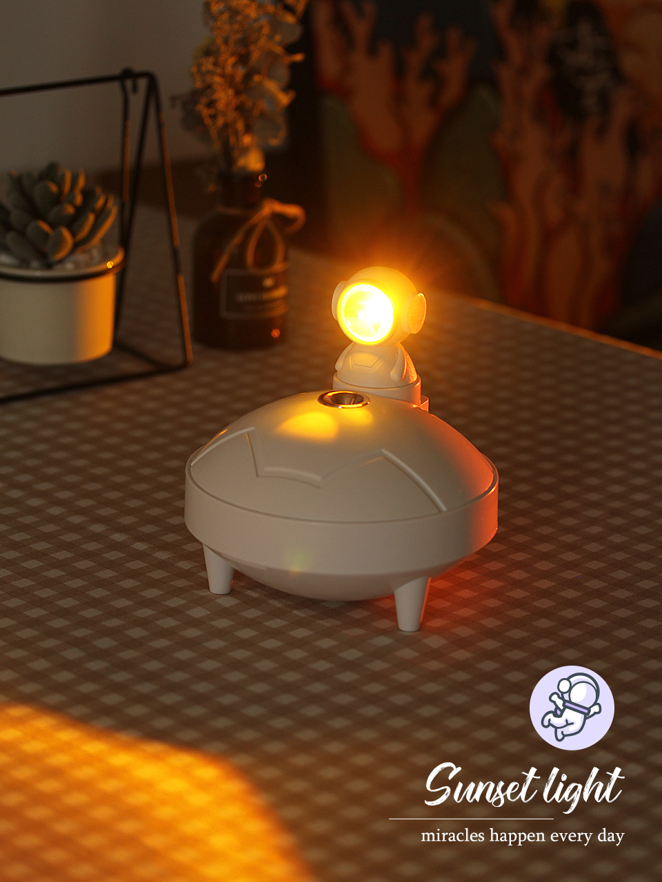 2023 New Astronaut Humidifier, Home Air Sprayer, Instagram-style photo, sunset light pic 4