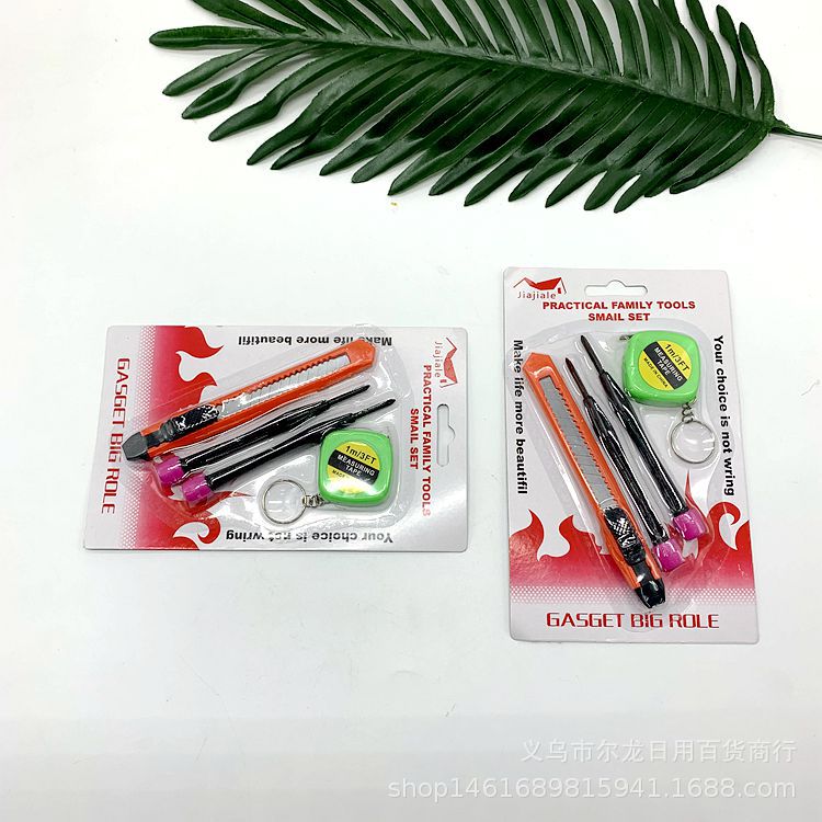 A practical set of utility knives, tape measures and computer pens, as well as a card suction tool set, is a hot-selling item in a two-yuan store pic 7