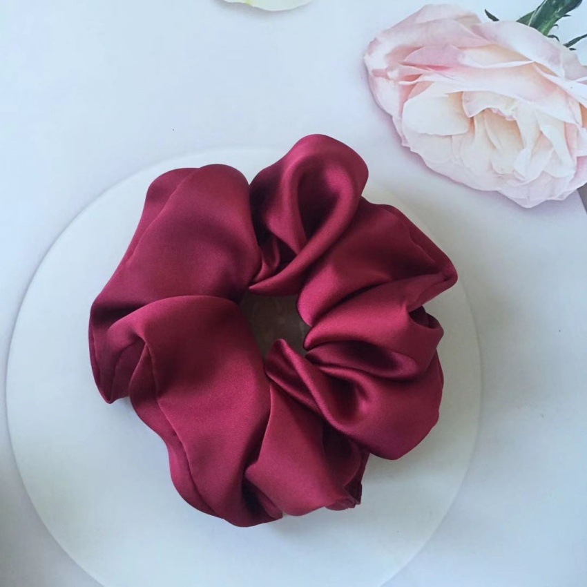 The high-end satin large intestine hair band is 12 cm long, with a simple and elegant style. The hair is tied with a ponytail and comes in a pure plain color of flower red, black and coffee pic 12