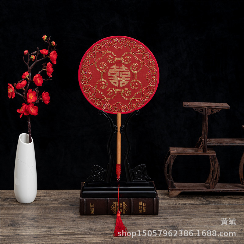 古风婚礼团扇刺绣宫扇盘金绣新娘伴手礼拍照道具扇子金色喜字喜扇详情9