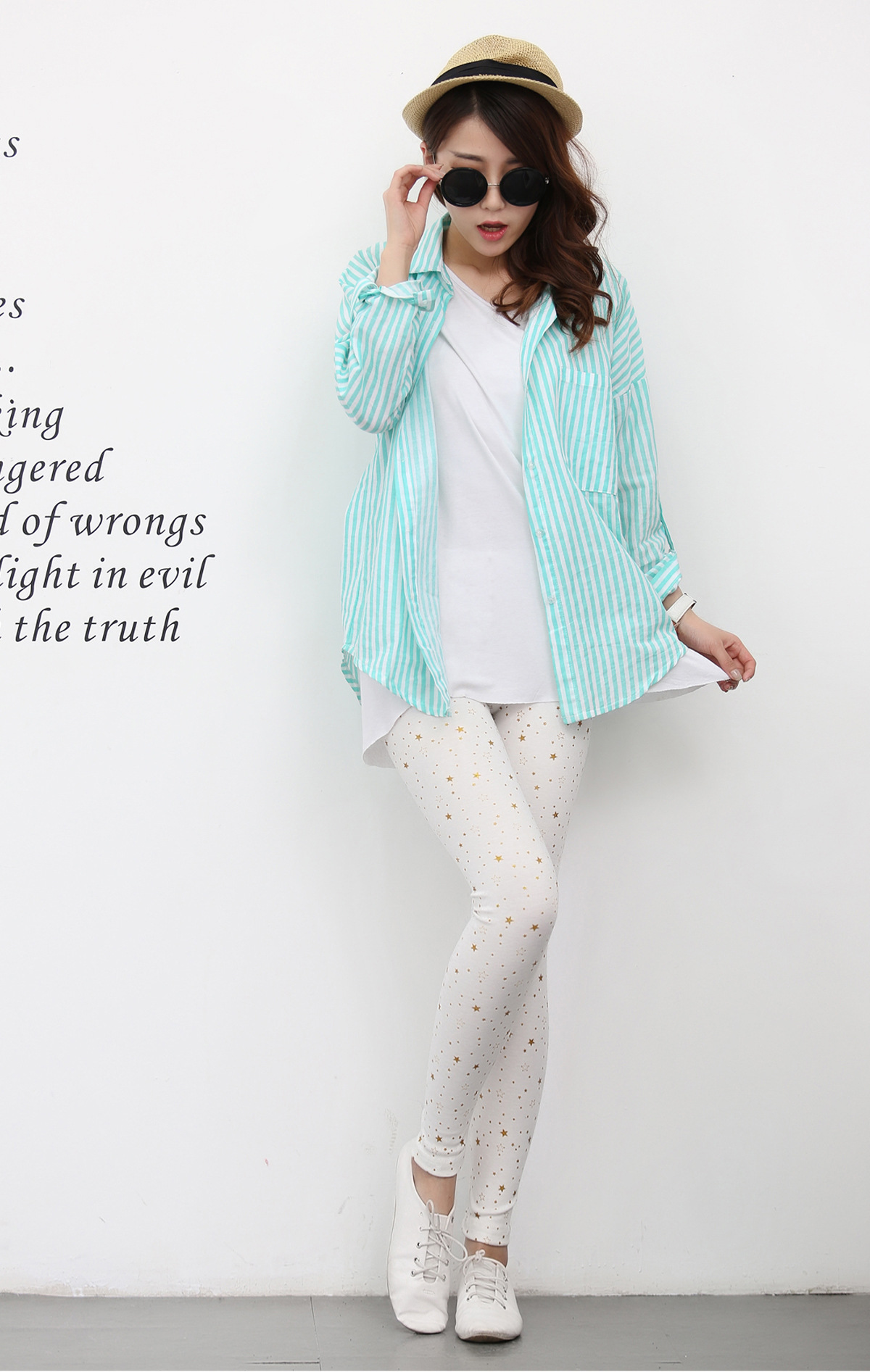 The new basic slimming style from Dongdaemun, South Korea, featuring star-studded nine-inch skinny leggings pic 2