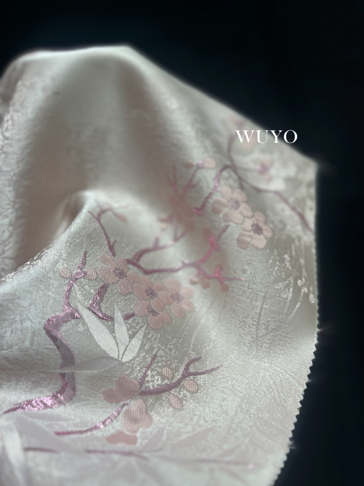 国潮新中式时装面料秋冬梅花香色织提花国风旗袍马甲详情18