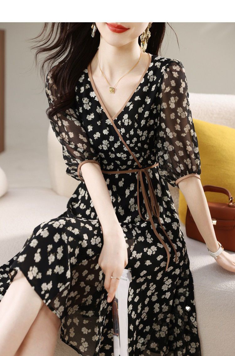 Elegant floral print dress 2024 Summer new style dress with a figure-hugging and patchwork design for a younger petite V-neck pic 6