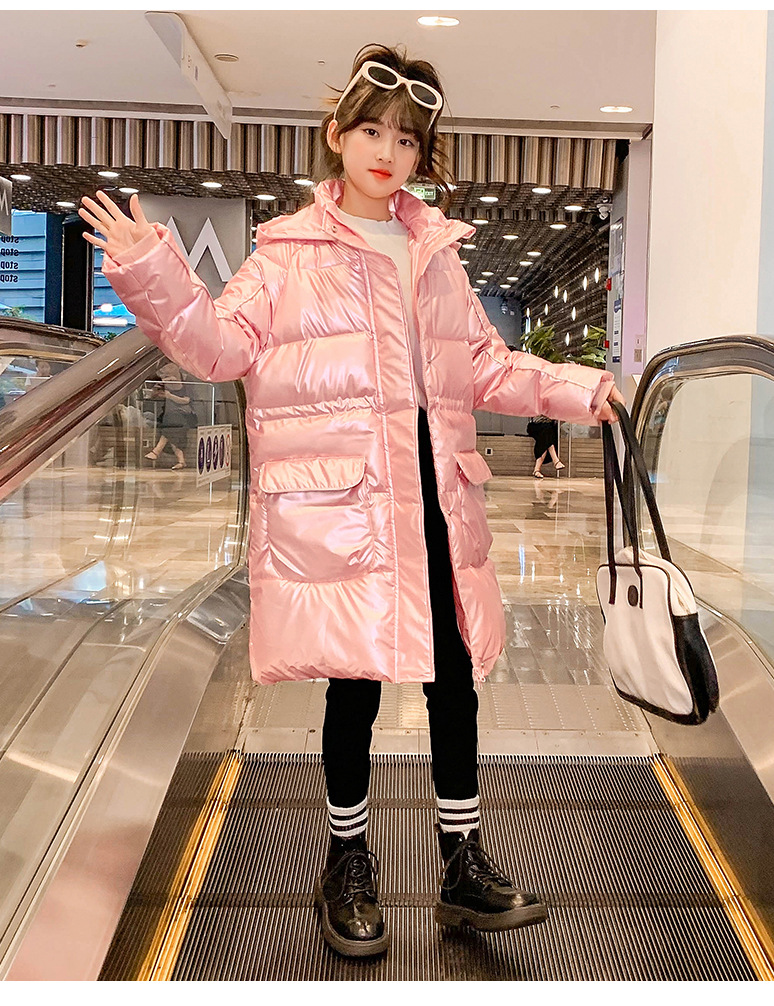 The new cotton-padded jacket for girls in 2023 features a longer winter design with a cinched waist and skirt. It is a plump and stylish cotton-padded jacket for children pic 25