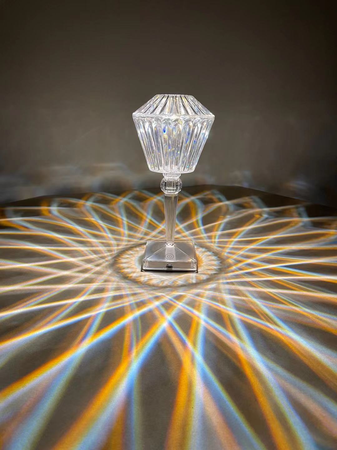 跨境 新款钻石水晶棱形光影网红ins台灯餐桌氛围USB充电床头夜灯详情6