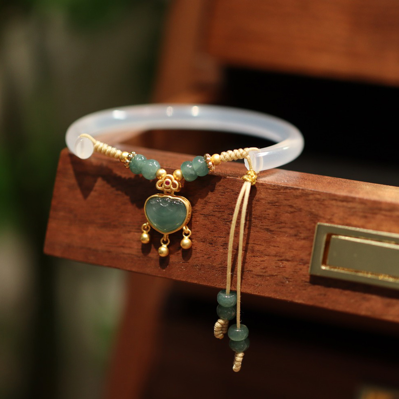 The rabbit of the same style as Douyin fell in love with the bracelet, agate and chalcedony Dingdang bracelet, beauty strip and half bracelet design of the jade rabbit pic 40