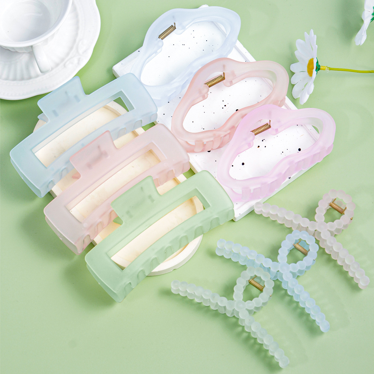 The Qiyue Amazon cross-border hair clip features a matte, same-color shark clip with a simple and elegant style. It is a hair accessory for the back of the head pic 14