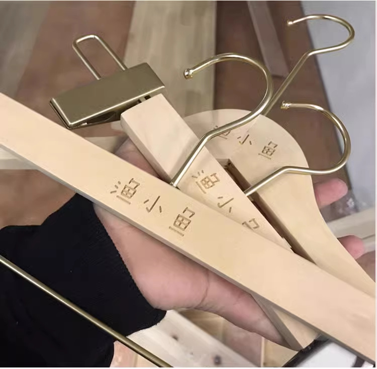 服装店实木儿童衣架无痕挂钩家用加粗成人裤架防滑晾衣架衣挂批发详情20