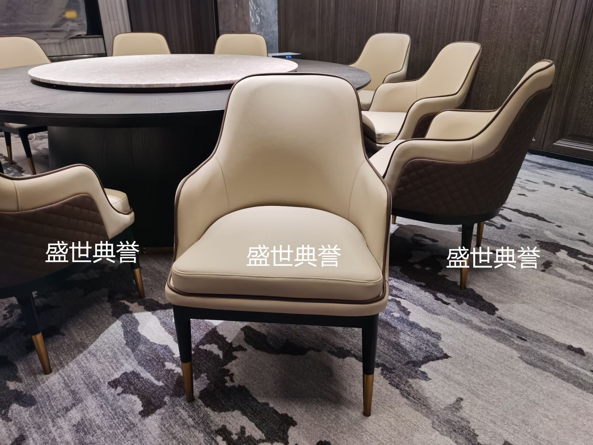 Solid wood dining tables and chairs for five-star hotels in Anshan, solid wood Bentley chairs for seafood hotels, modern light luxury dining chairs and armchairs pic 2