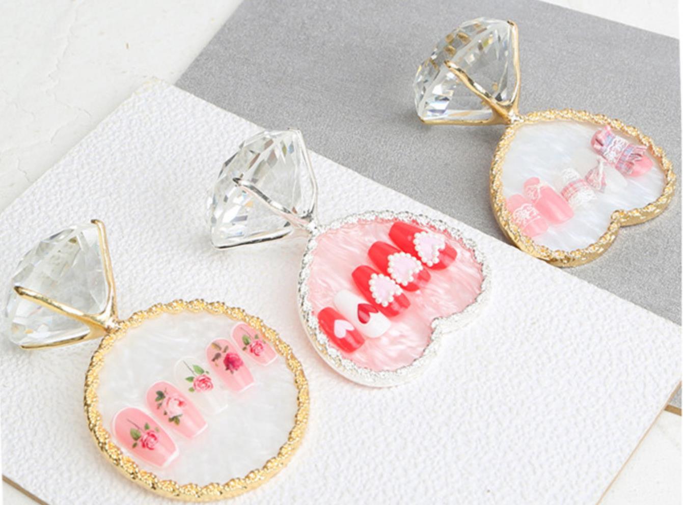 A best-selling crystal agate resin painted heart-shaped color palette with gold edge color display board for foreign trade pic 2