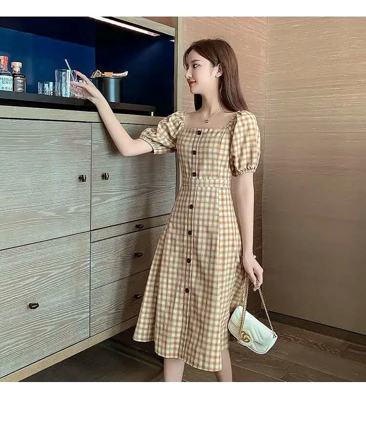 This 2022 summer new square-neck checkered puffed sleeve French retro knee-length dress is elegant, fashionable, waist-cinching and slimming pic 11