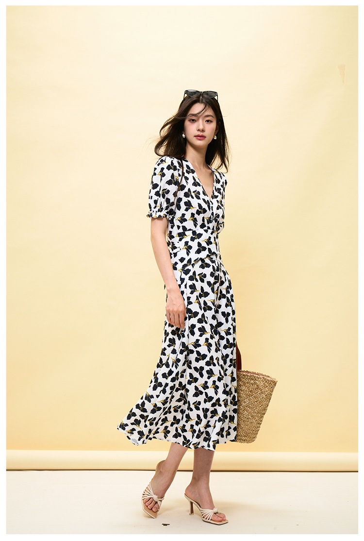 【 Shengdu 】 Summer New French-style printed V-neck, waist-cinching and slimming, puffed sleeves, large skirt hem floral print dress pic 21