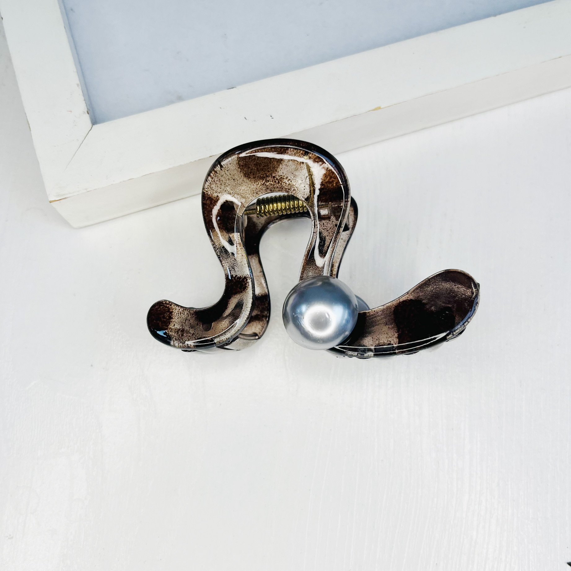 The 2025 National Trend series hairpins feature a niche design with geometric leopard print pearl hairpins, exuding a feminine and high-end charm. They are medium-sized semi-clip headwear pic 45