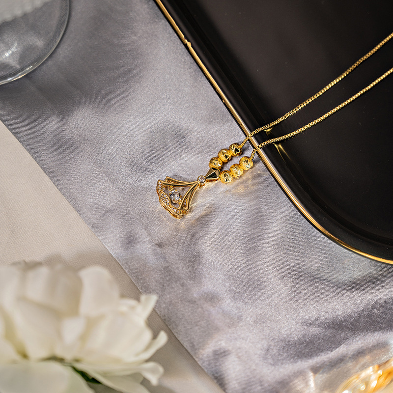 A versatile and dynamic Ginkgo leaf necklace with a high-end design sense, a niche and light luxury diamond-encrusted collarbone chain accessory wholesale pic 8