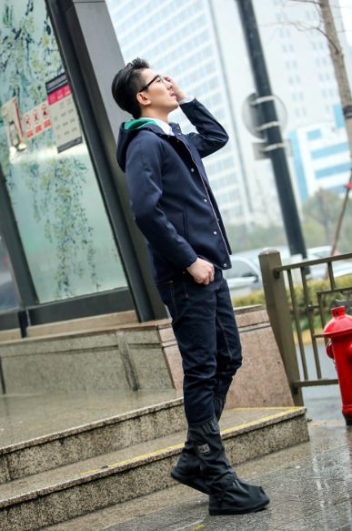 Wholesale of upgraded rainproof shoe covers, high-top thick-soled cycling outdoor waterproof shoe covers in black and white pic 21