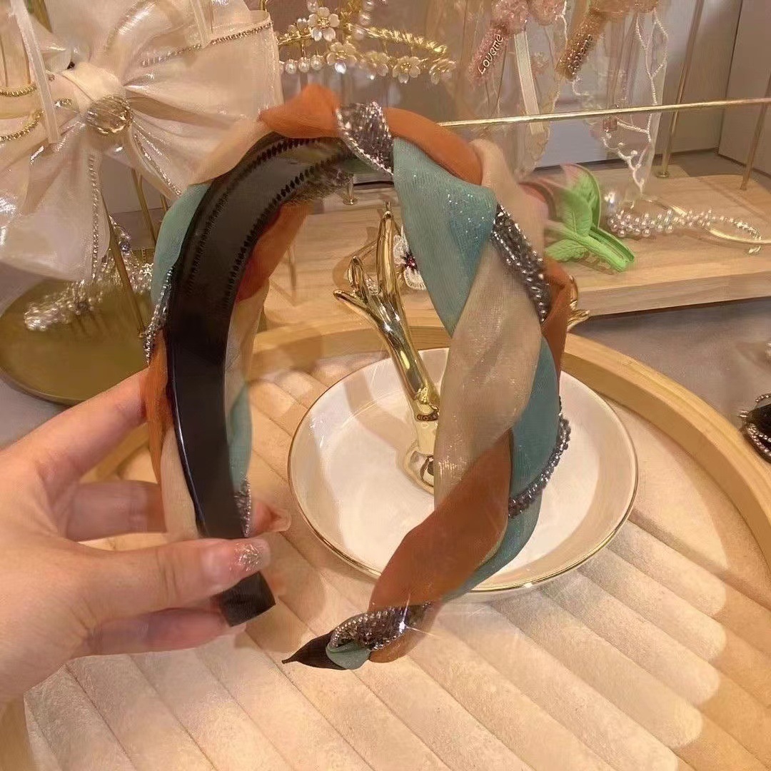 High-end mesh diamond-encrusted hairband, color-blocked twisted headband, wide-edge checkered outside-pressing hairpin, 2023 Internet celebrity new style pic 20