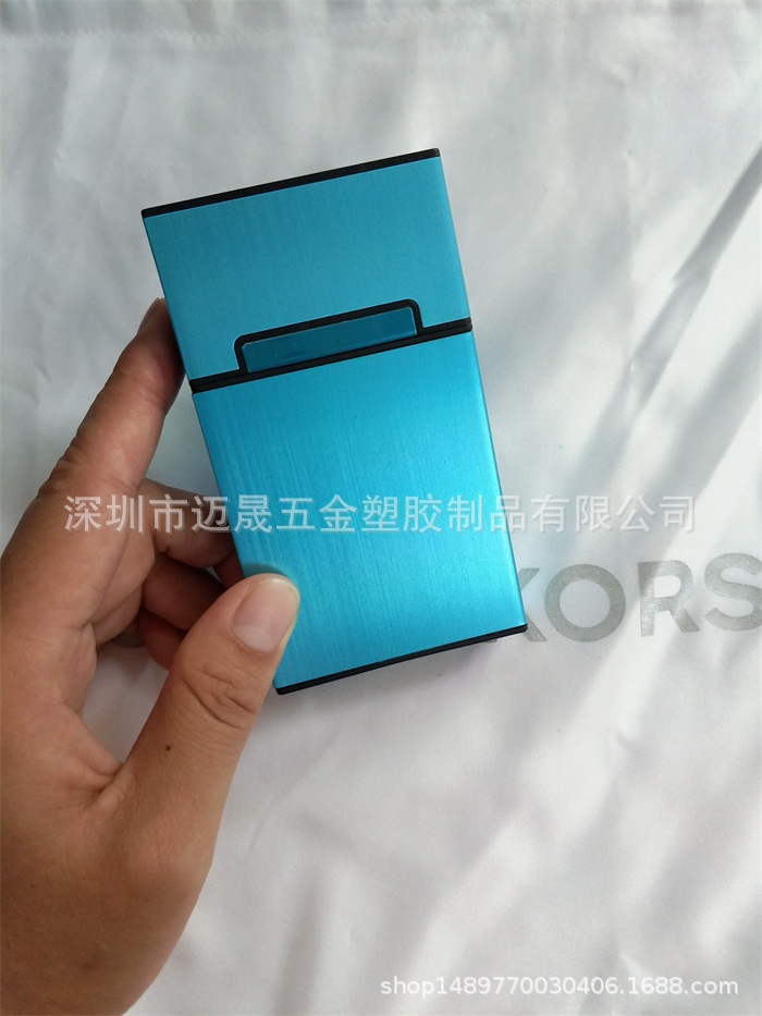 A 20-pack ultra-thin sliding automatic lid made of metal aluminum alloy for ladies pic 4