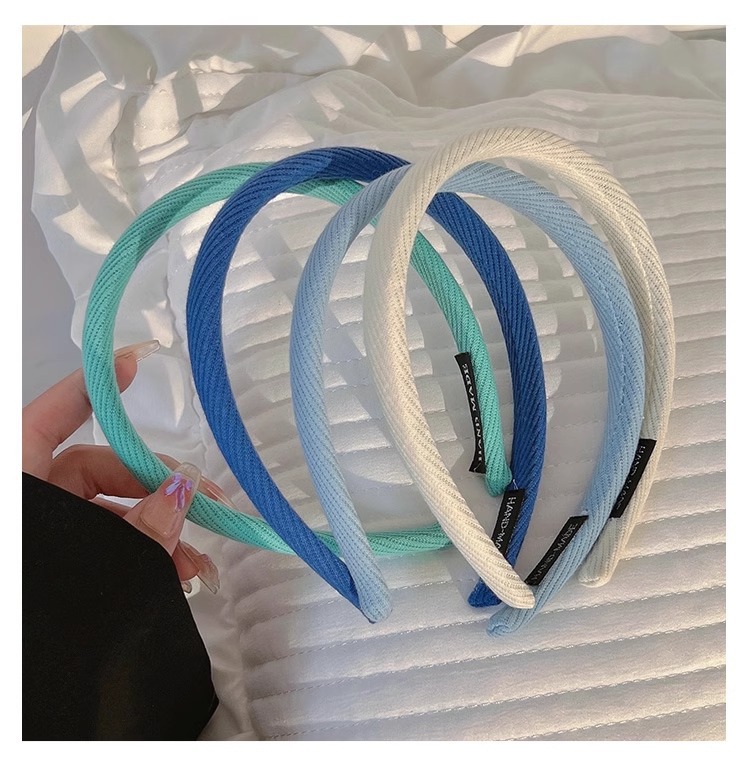 Klein blue hair band is a versatile summer accessory for women going out. It features a high-end, trendy hair band and a French retro hair tie headband pic 7