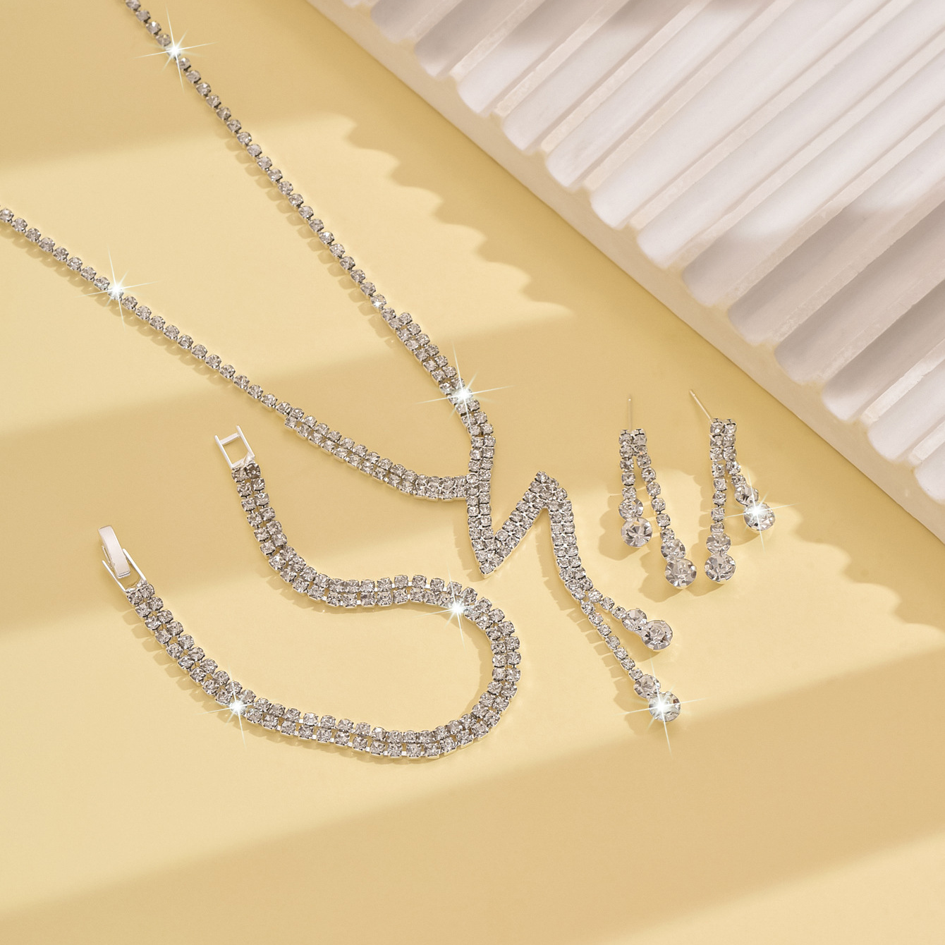 European and American light luxury high-end jewelry set necklace, niche lightning shaped collarbone chain, fashionable and versatile accessories wholesale pic 14