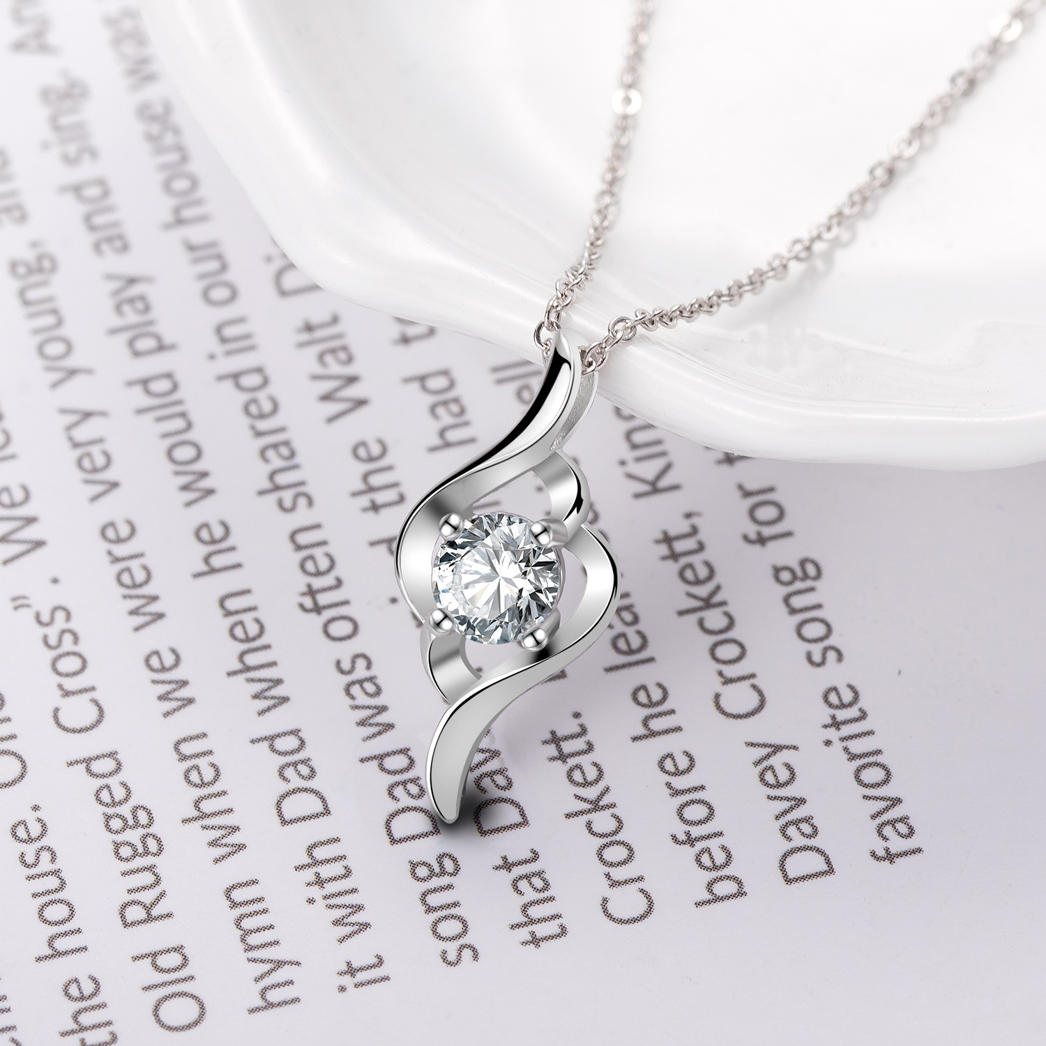 A high-quality imitation D-color moissanite four-leaf clover female pendant with eight hearts and eight arrows from a live-streaming product by a popular influencer on Kuaishou and Douyin pic 98