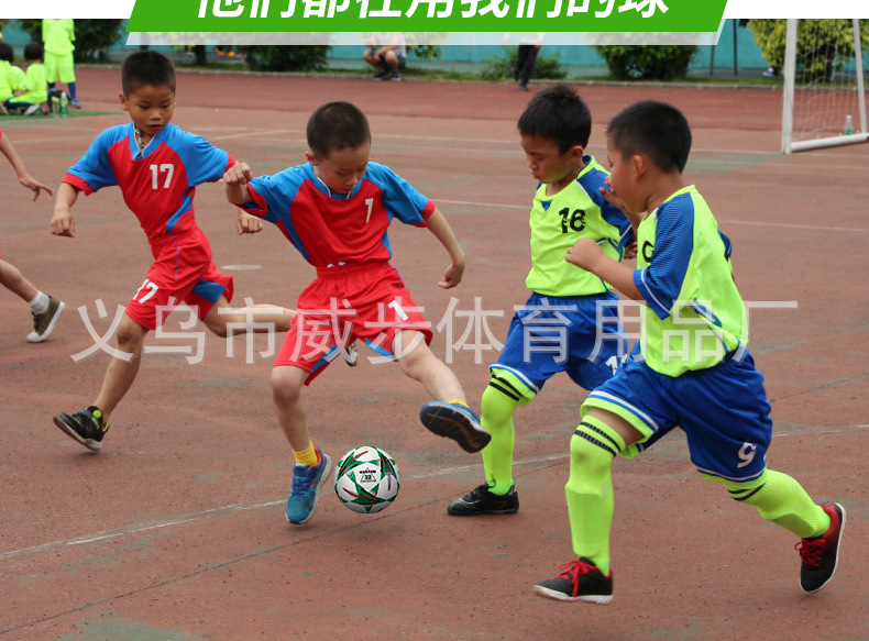 工厂定 制PVC足球 PU机缝足球 2号3号4号5号训练比赛中小学生足球详情5