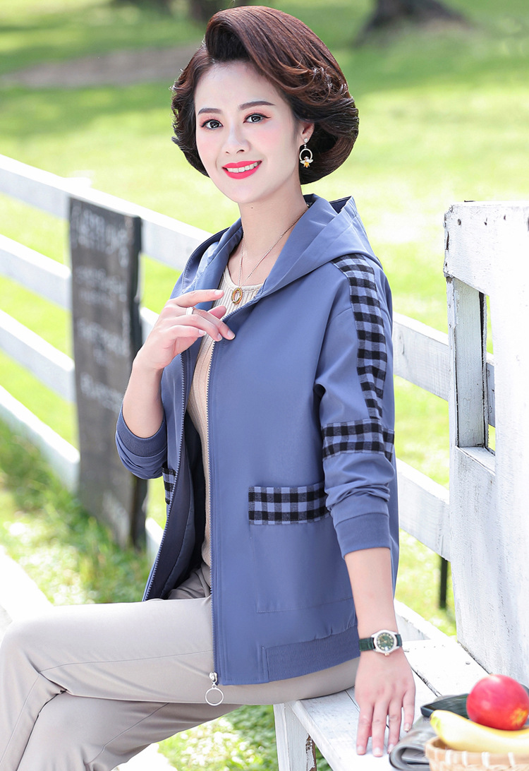 妈妈洋气休闲短款外套中年女式春秋夹克上衣服中老年秋装薄款风衣详情14