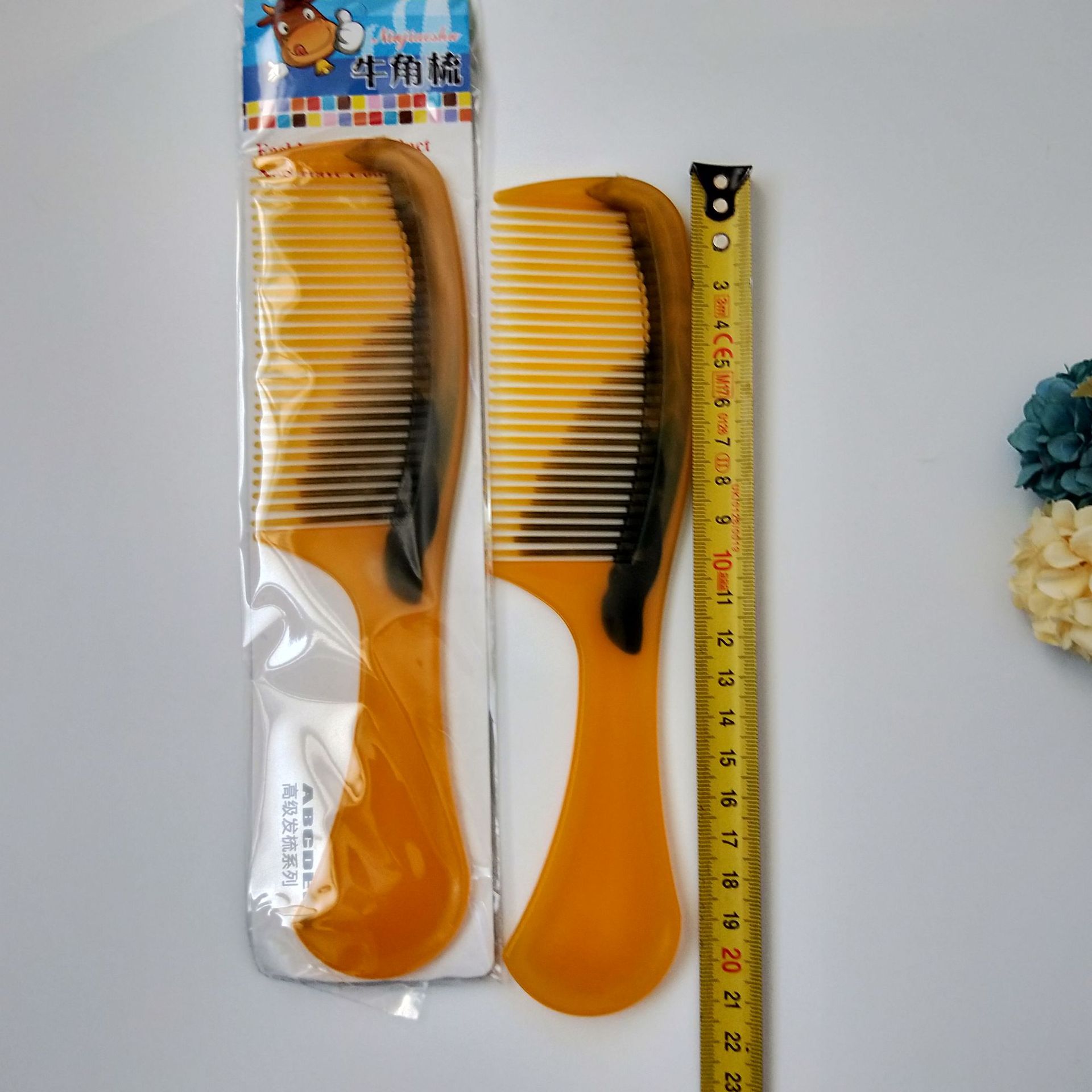 Imitation ox tendon beauty comb, mixed color hair comb, yellow plastic comb, 1 yuan or 2 yuan wholesale supply pic 3