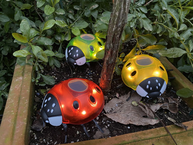 New products of outdoor solar garden lights, household garden fence lights and solar beetle lights have been dispatched pic 8