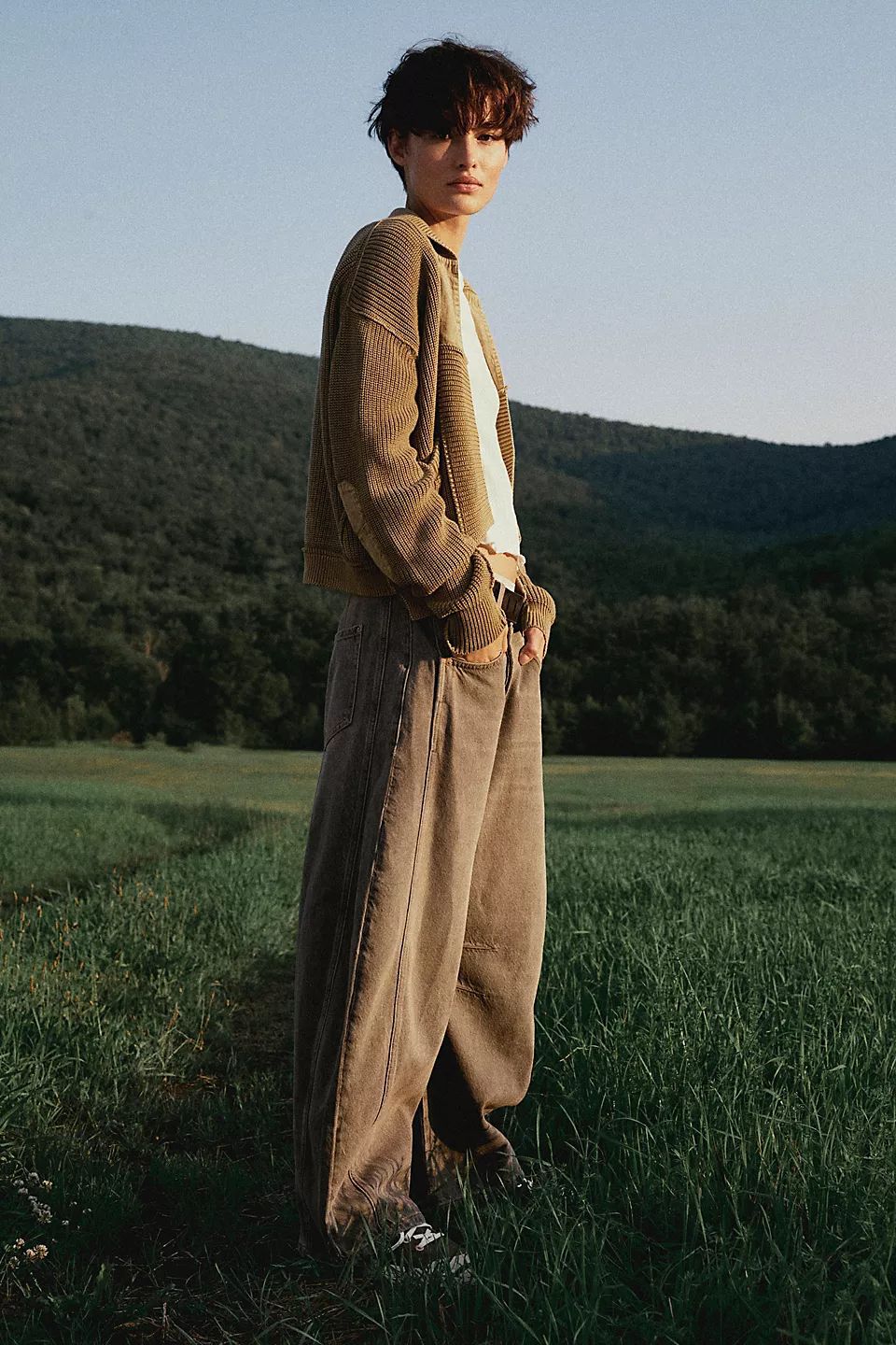 2024新进时尚休闲女式宽松阔腿裤中低腰水洗牛仔长裤详情11