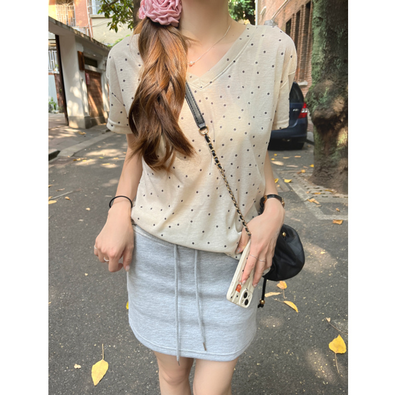 轻薄亲肤V领波点设计感遮肉显瘦打底短袖T恤女夏季新品百搭上衣潮详情45