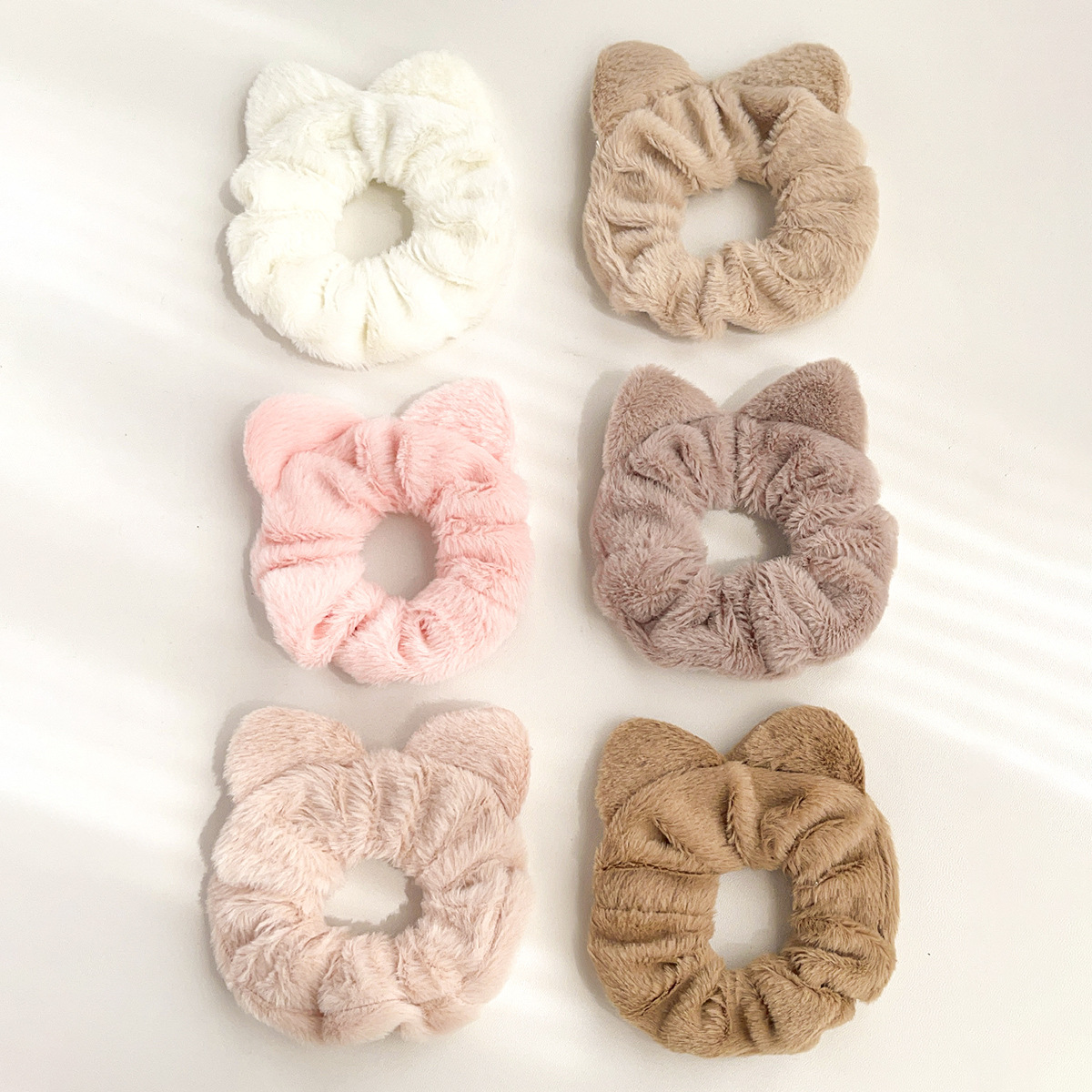 新款秋冬毛绒大肠发圈跨境热卖简约纯色猫耳朵头绳百搭发绳发饰详情7