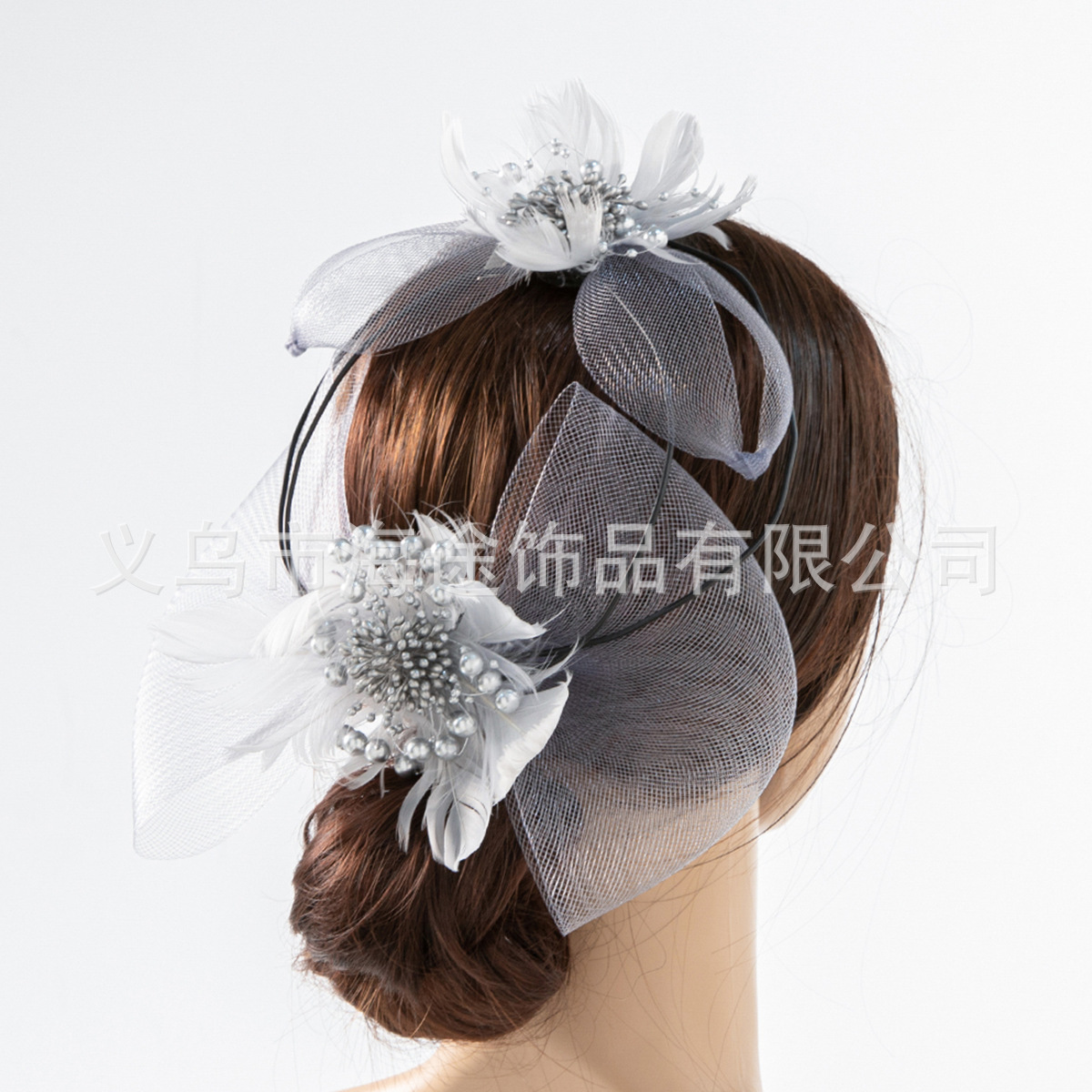In Europe and America, there are super ethereal and fresh netted flower hair clips and hair accessories that can be styled freely. They are bridal headwear and hair flowers for women pic 2