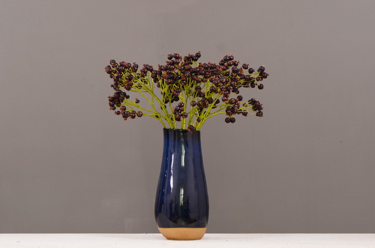 Dongli Flower Industry offers wholesale of artificial flowers for Chinese-style living room, home and dining table decoration. We provide one-piece consignment services for large branches, multi-headed artificial berries, rose fruits, small white fruits and green fruits pic 21